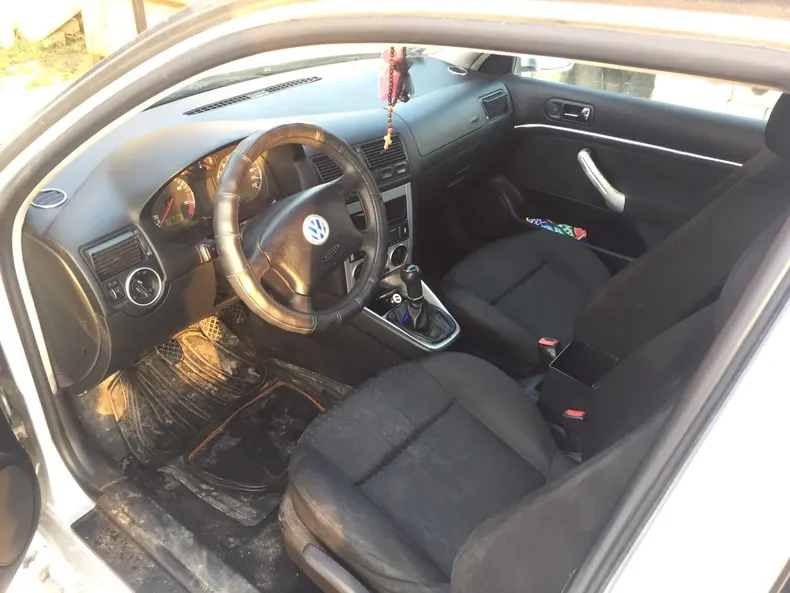 Volkswagen  Golf 2000