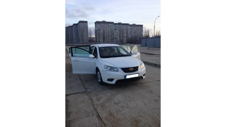 Geely Emgrand EC7 2013