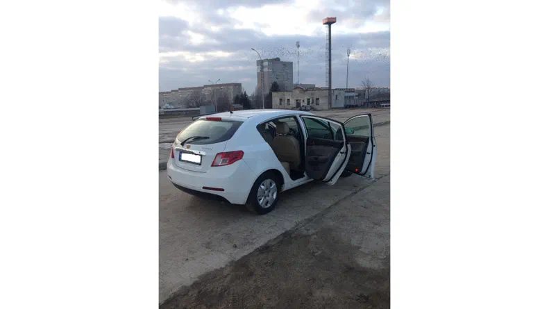 Geely Emgrand EC7 2013
