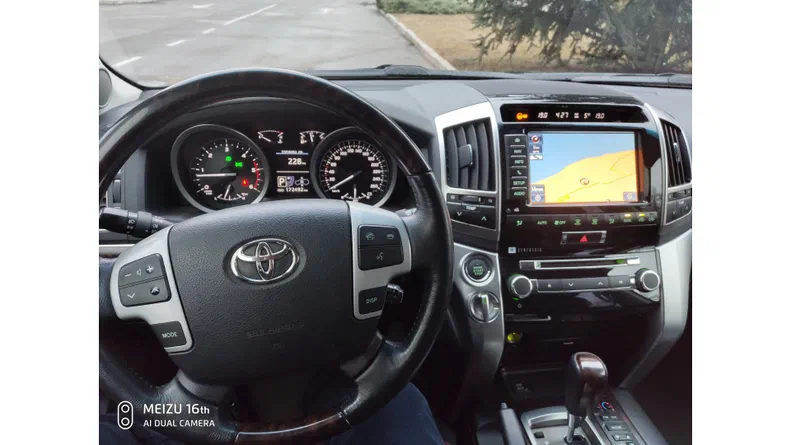 Toyota Land Cruiser 2012 - 7