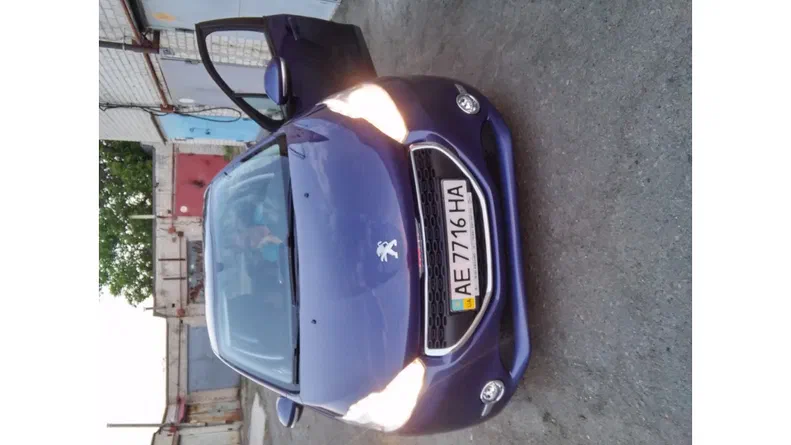 Peugeot 208 2015 - 6