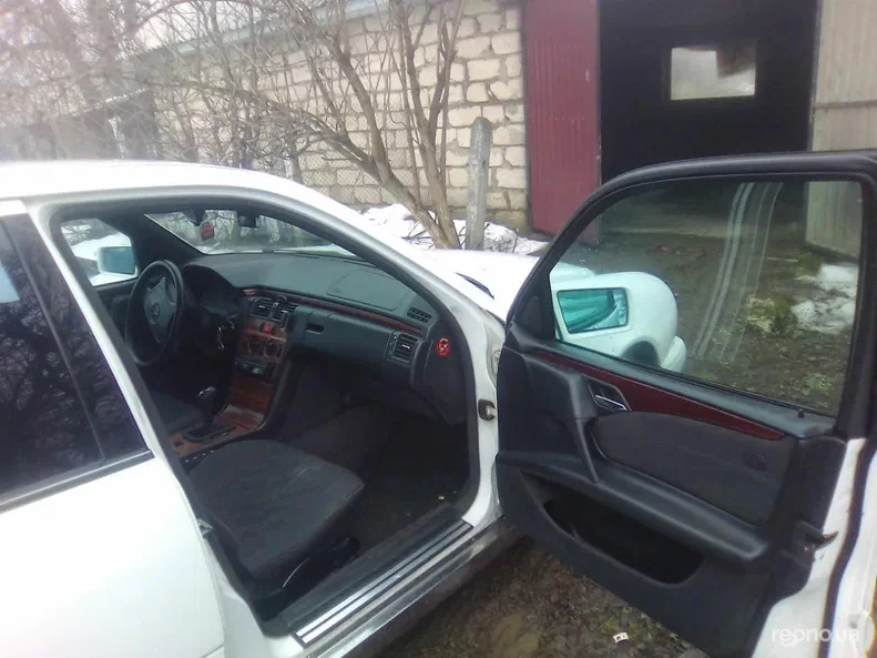 Mercedes-Benz E-Клас 2001 - 8