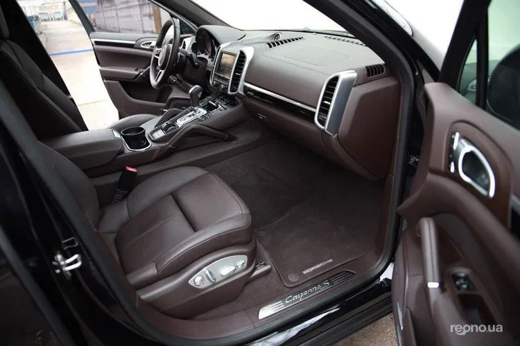 Porsche Cayenne 2015 - 10