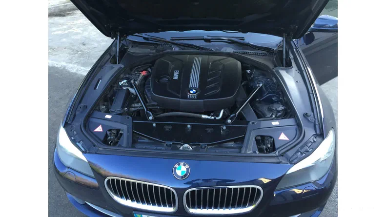 BMW 5 серія 2011 - 8