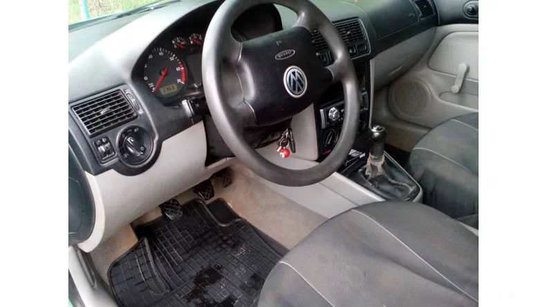 Volkswagen Golf 2000