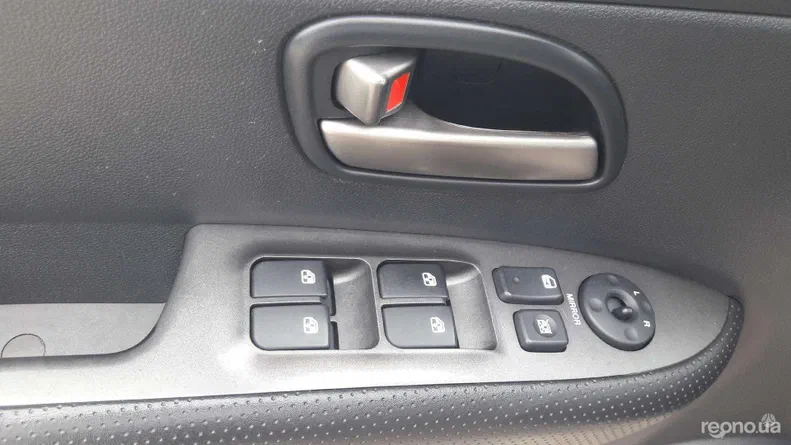 Kia Carens 2010 - 11