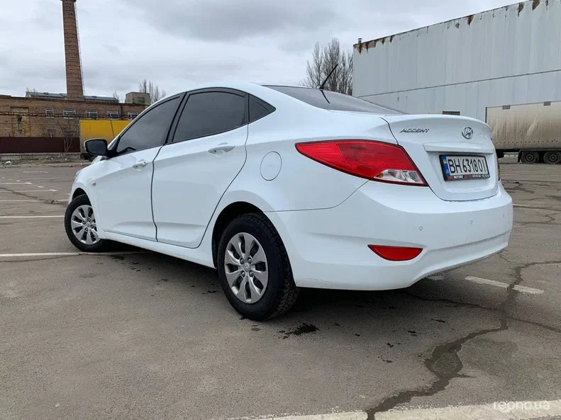 Hyundai Accent 2016 - 5