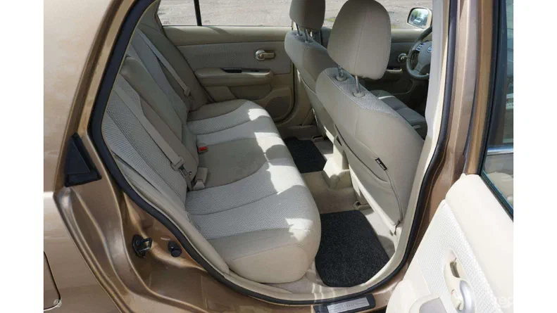 Nissan Tiida 2009 - 10