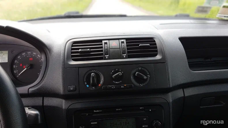 Skoda Fabia 2010 - 11