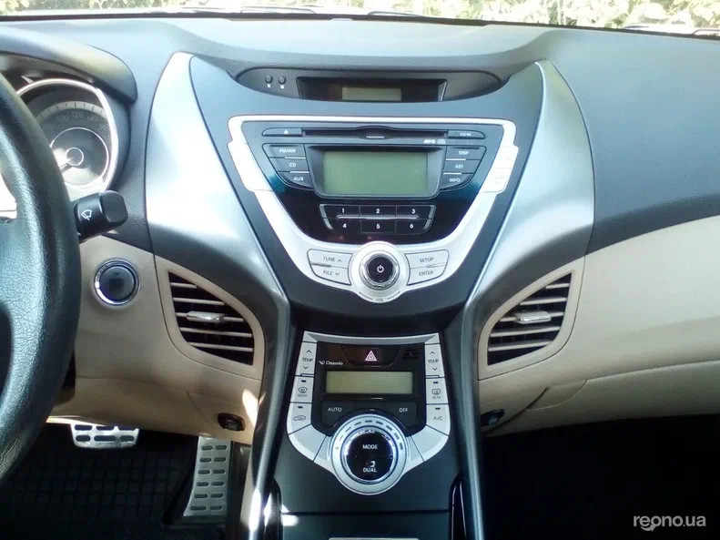 Hyundai Elantra 2012