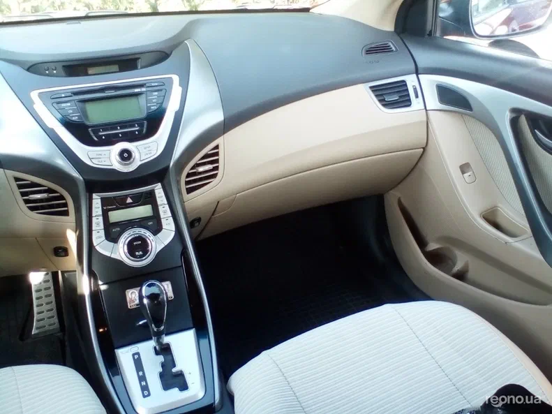 Hyundai Elantra 2012