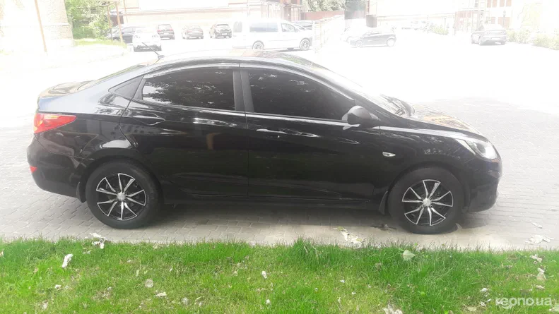 Hyundai Accent 2013