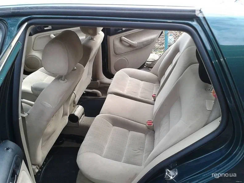 Volkswagen Golf 2000