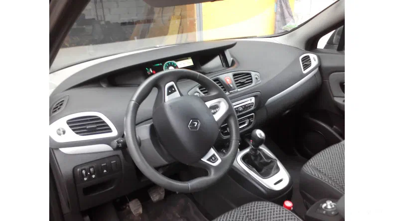 Renault Scenic 2011 - 5