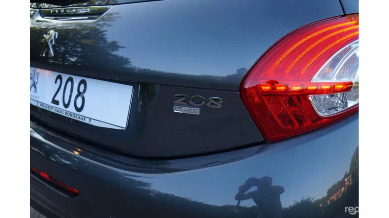 Peugeot 208 2013 - 12