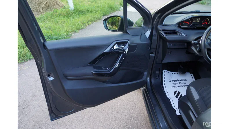 Peugeot 208 2013 - 16