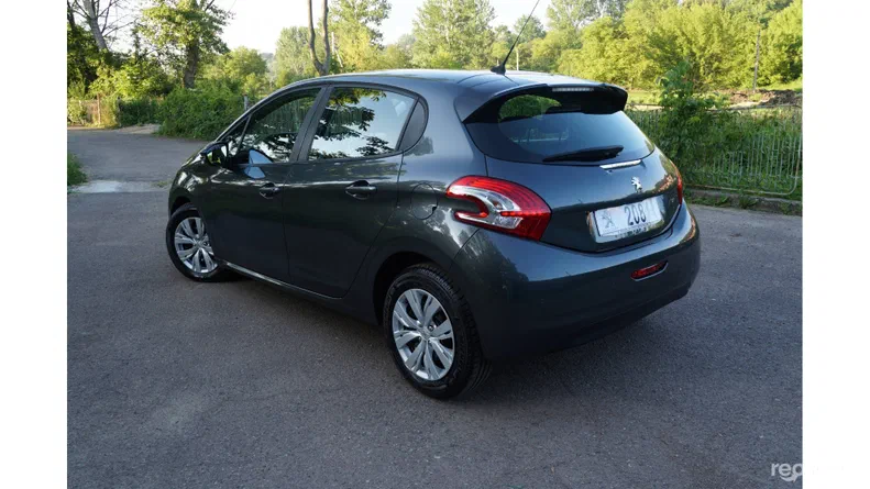 Peugeot 208 2013 - 8