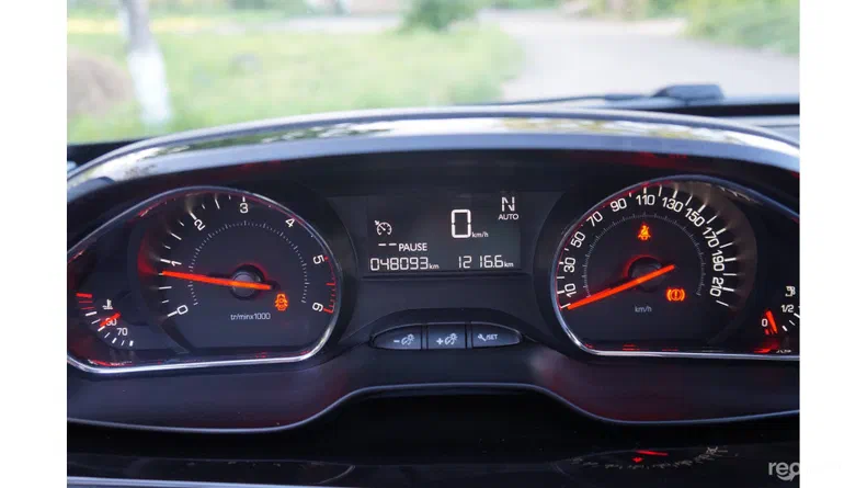 Peugeot 208 2013 - 15