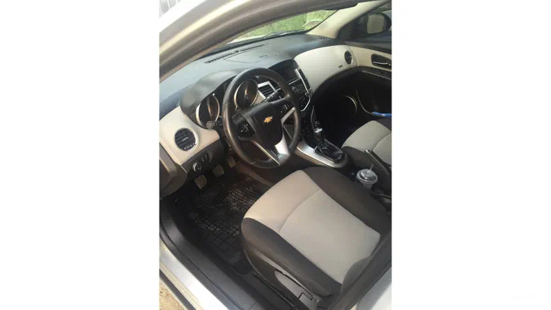 Chevrolet Cruze 2010 - 11