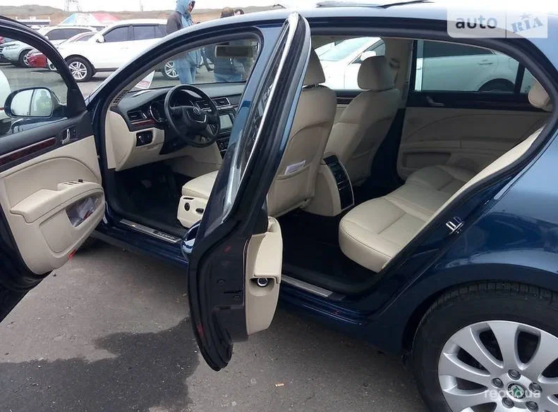 Skoda Superb 2012 - 8