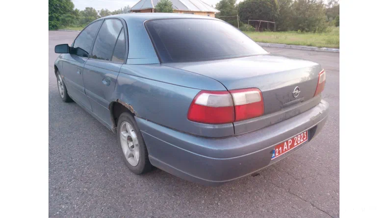 Opel Omega 2000