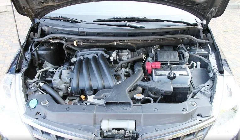 Nissan Tiida 2009 - 8