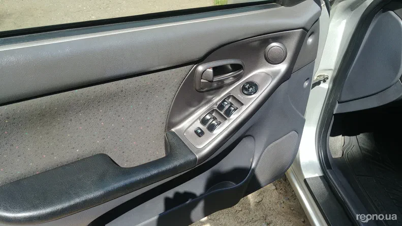 Hyundai Elantra 2003 - 5