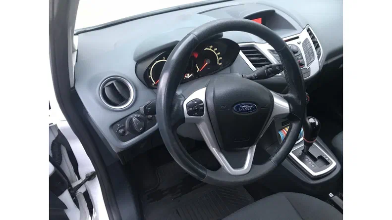 Ford Fiesta 2010 - 5