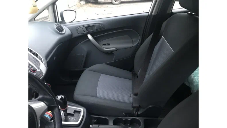 Ford Fiesta 2010 - 6