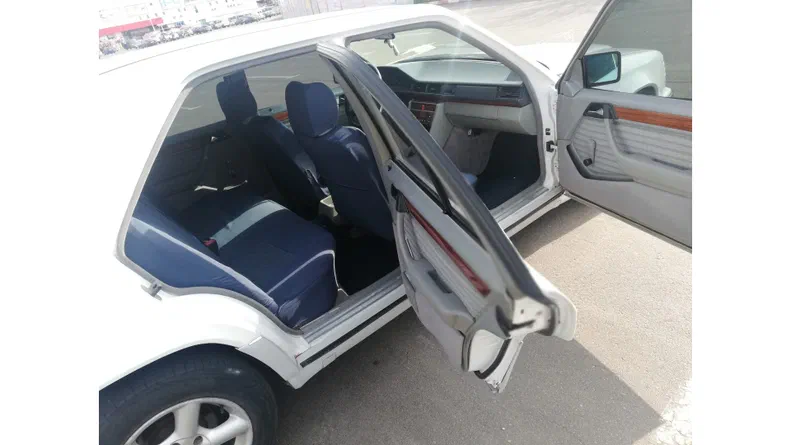 Mercedes-Benz E-Клас 1988 - 8