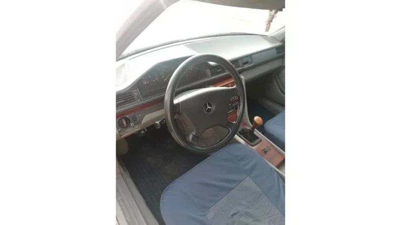 Mercedes-Benz E-Клас 1988 - 11