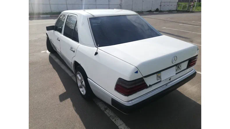 Mercedes-Benz E-Класс 1988