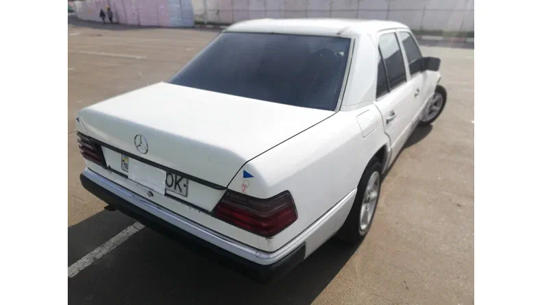 Mercedes-Benz E-Клас 1988 - 5