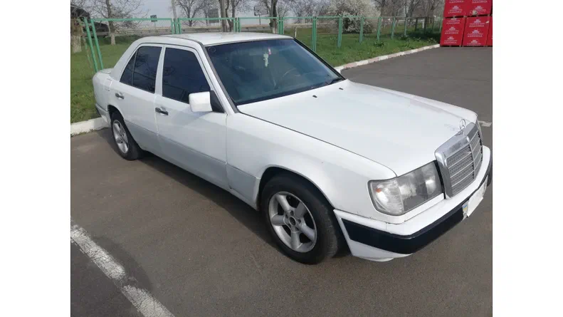 Mercedes-Benz E-Класс 1988