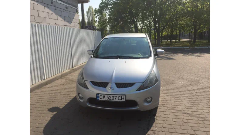 Mitsubishi Grandis 2006