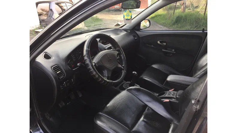 Mitsubishi Carisma 2002 - 5