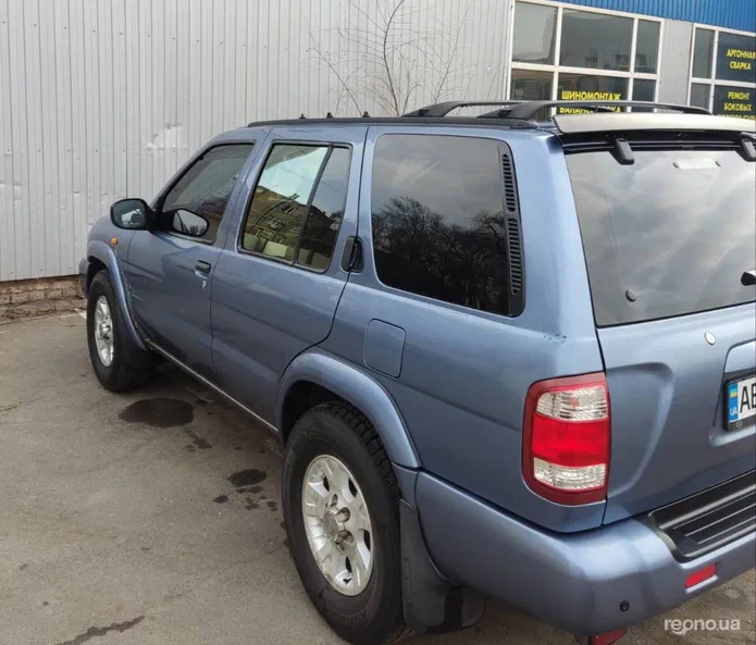 Nissan Pathfinder 2000