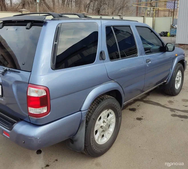 Nissan Pathfinder 2000