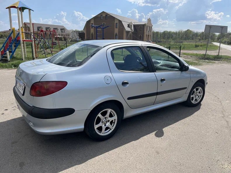 Peugeot 206 2010 - 8