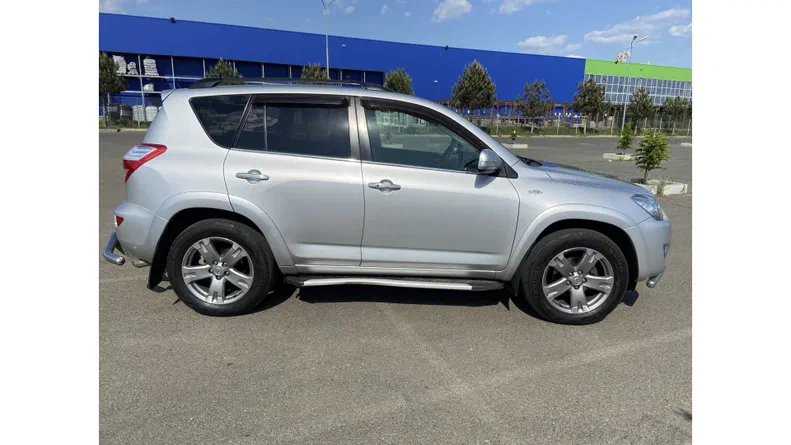 Toyota RAV4 2010 - 12