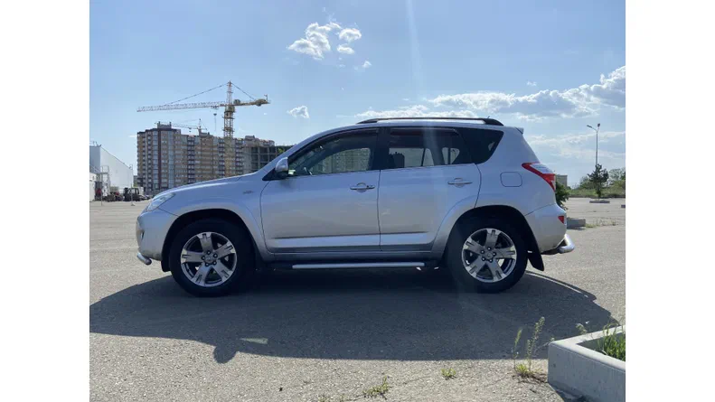 Toyota RAV4 2010 - 8