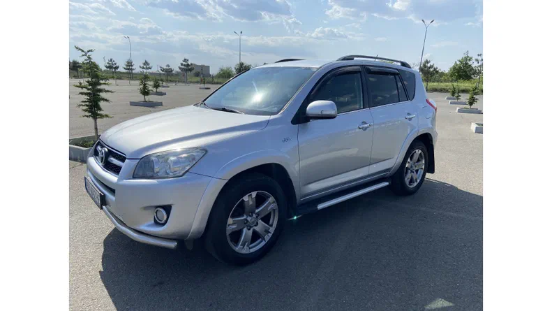 Toyota RAV4 2010 - 6