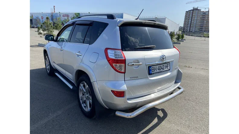 Toyota RAV4 2010 - 5