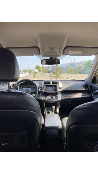 Toyota RAV4 2010 - 32