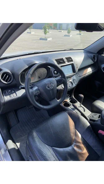 Toyota RAV4 2010 - 14