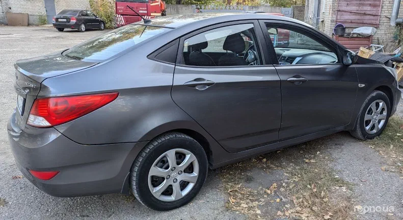 Hyundai Solaris 2012 - 1