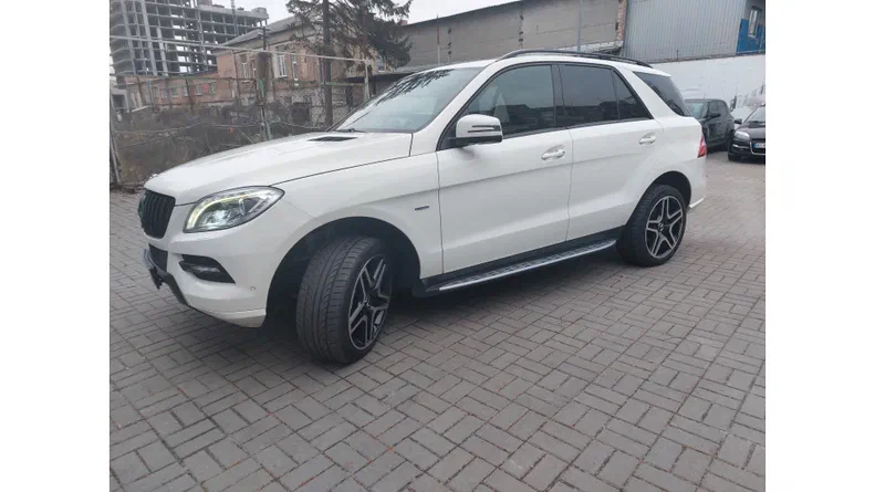 Mercedes-Benz M-Клас 2013 - 8