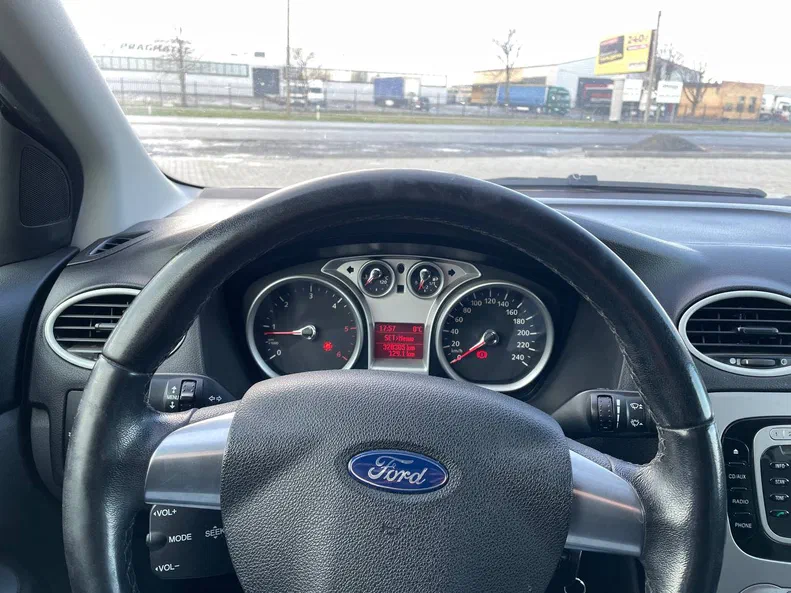 Ford Focus 2010 - 13