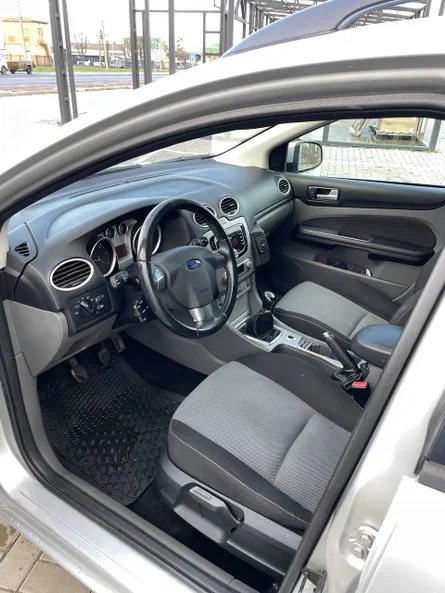 Ford Focus 2010 - 6