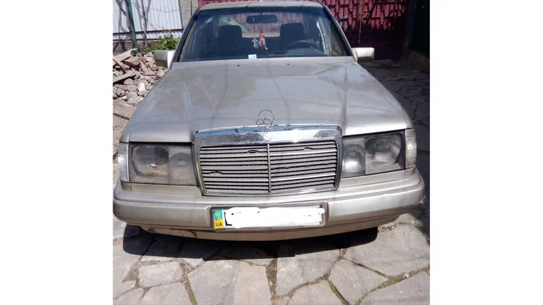 Mercedes-Benz W124 1987